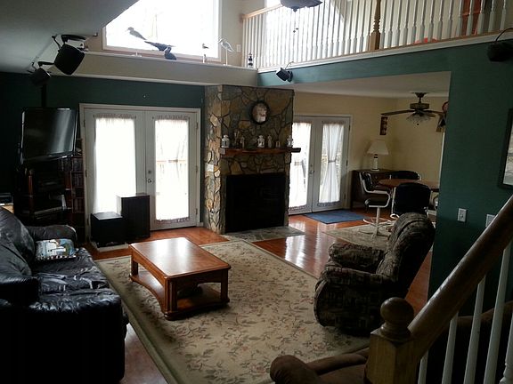 2nd image of 140 Meadowbrook Ct