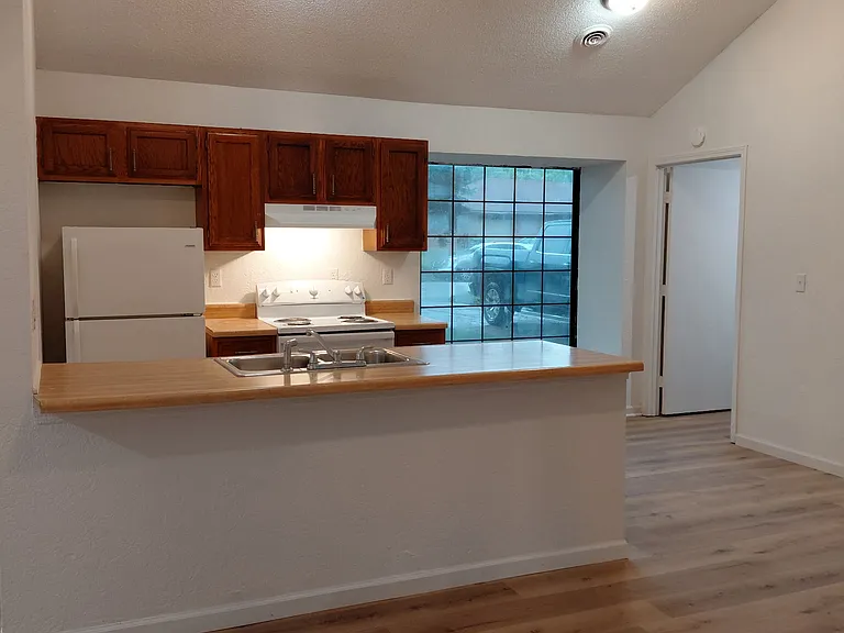1208 Winchester Dr #1208 — Photo 2