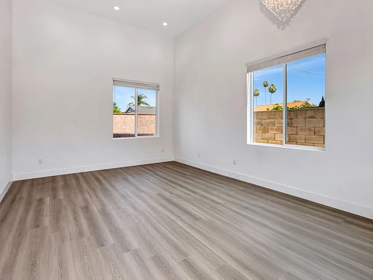 1115 Broadmoor Ave — Photo 6