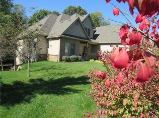 9402 Sheltering Oaks Dr, Brighton, MI