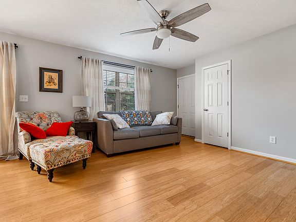 5th image of 514 Pilgrim Ct #C
