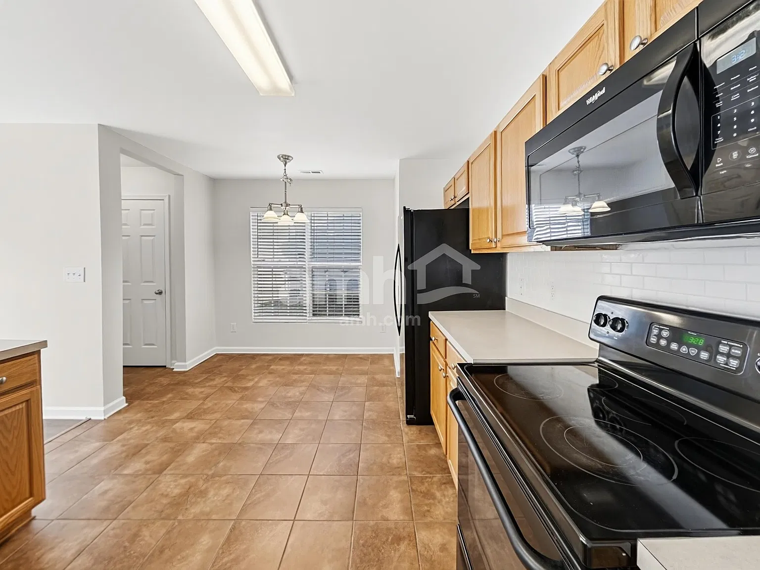 4 bed, 2.5 bath, 1859 sqft, $2,155 — Photo 3