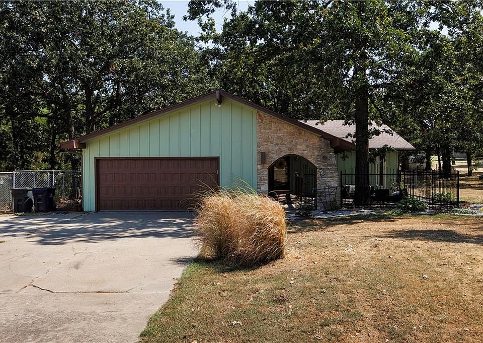 1st image of 2936 Crown Dr