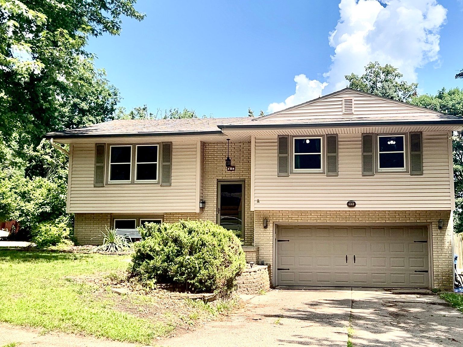 815 Knob Hill Dr, Des Moines, IA 50317 | Zillow