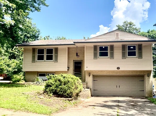 815 Knob Hill Dr, Des Moines, IA 50317