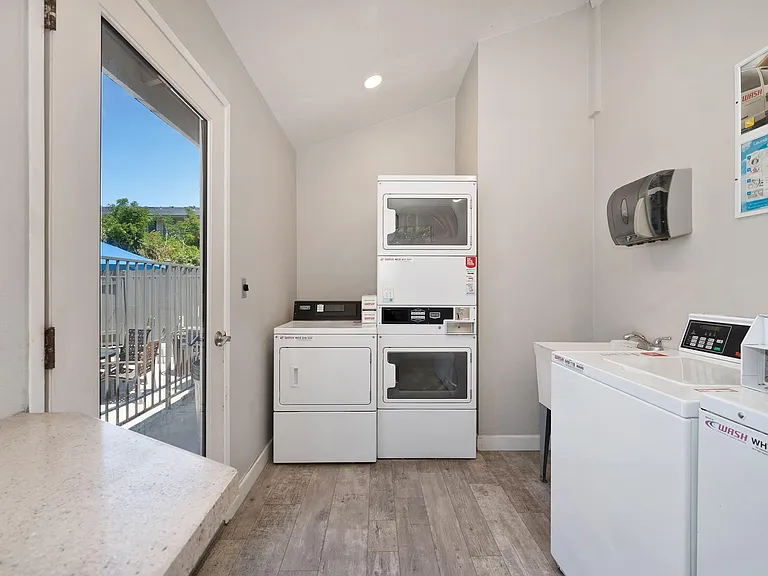315 Acacia Ave — Photo 7