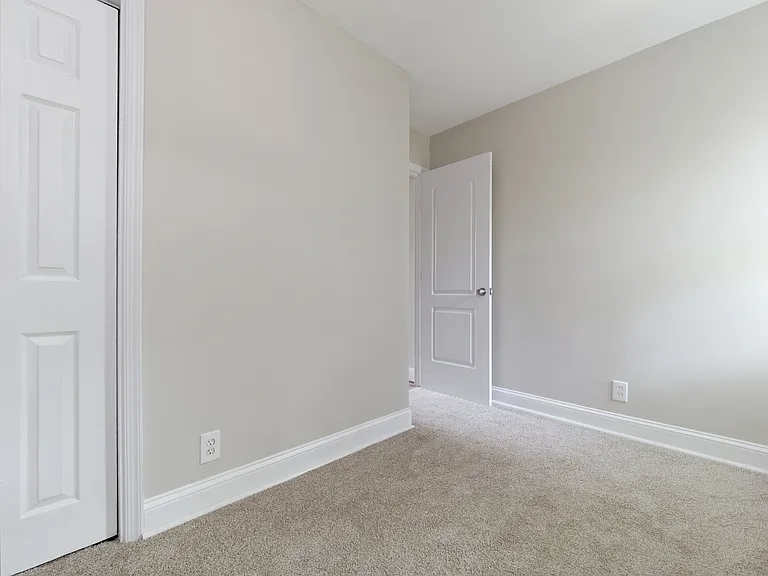 2318 Hunter St — Photo 13