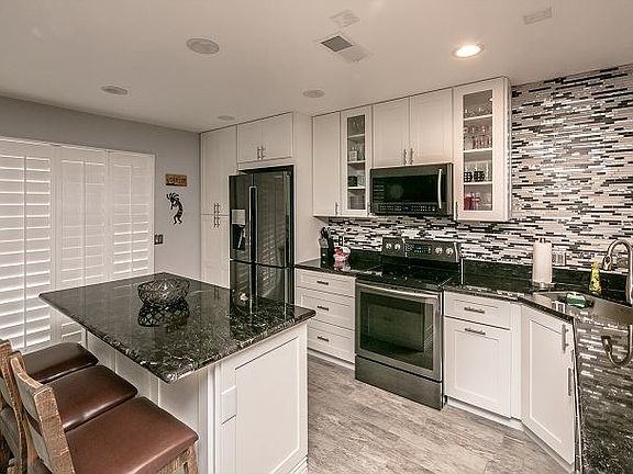 5th image of 833 Indian Head Dr