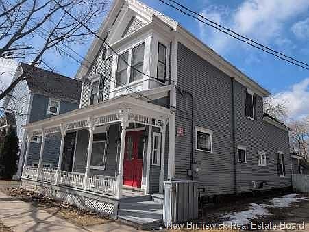 3rd image of 225 York St