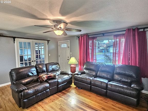 4th image of 13714 NE 45th St