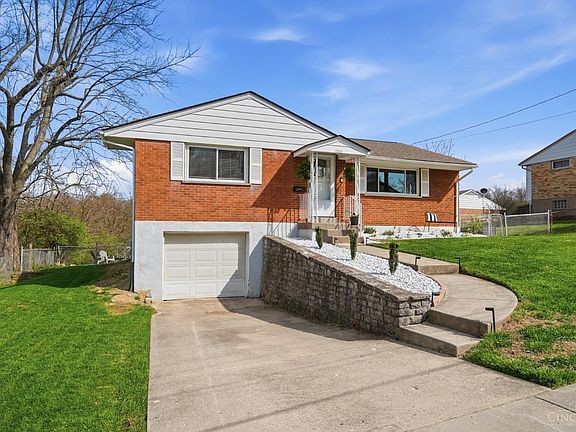 2nd image of 3916 Ridgecombe Dr
