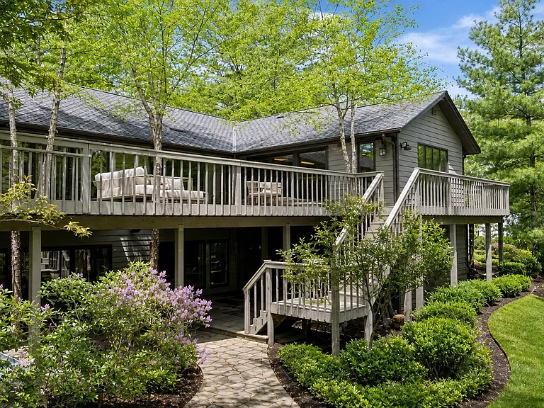 106 Oak Ridge Dr W — Photo 1
