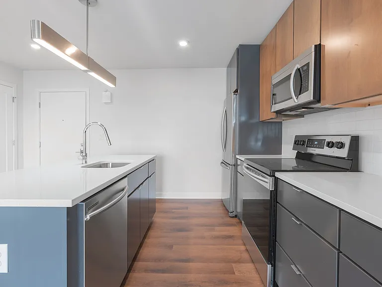 Graduate Pointe — Photo 34