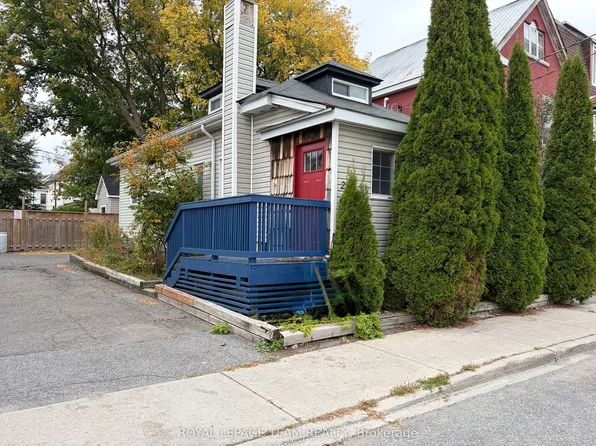 27 Poplar St, Ottawa, ON K1R 6V1