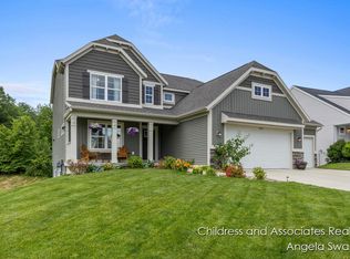 381 Highlander Dr NE, Rockford, MI 49341