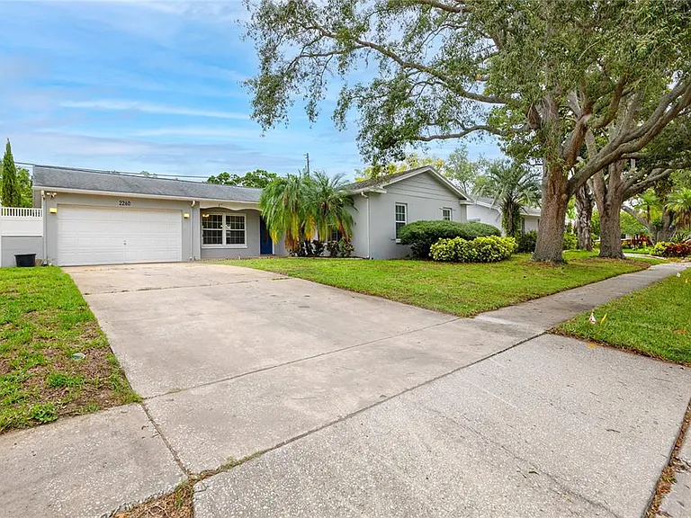 2260 Harn Blvd — Photo 1