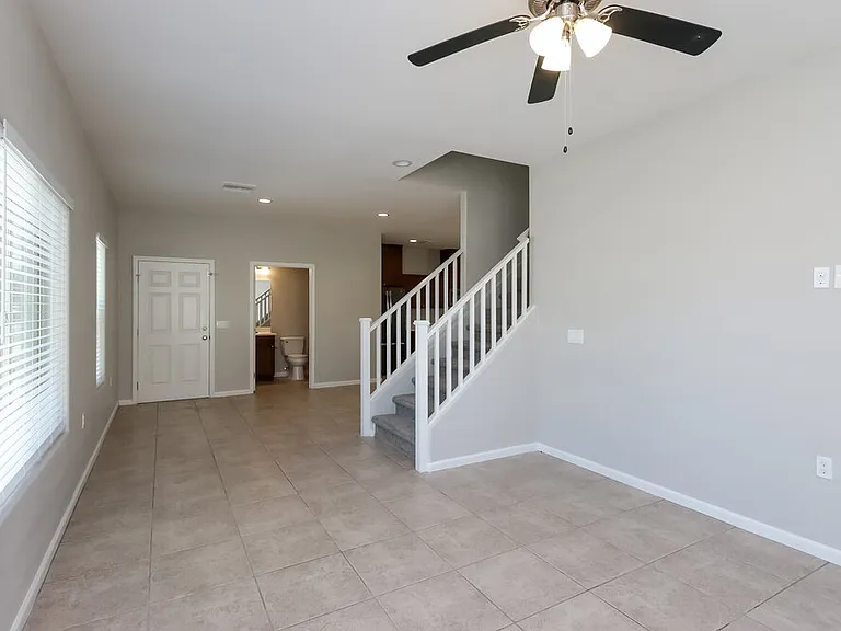 8216 S 6th Ln — Photo 5