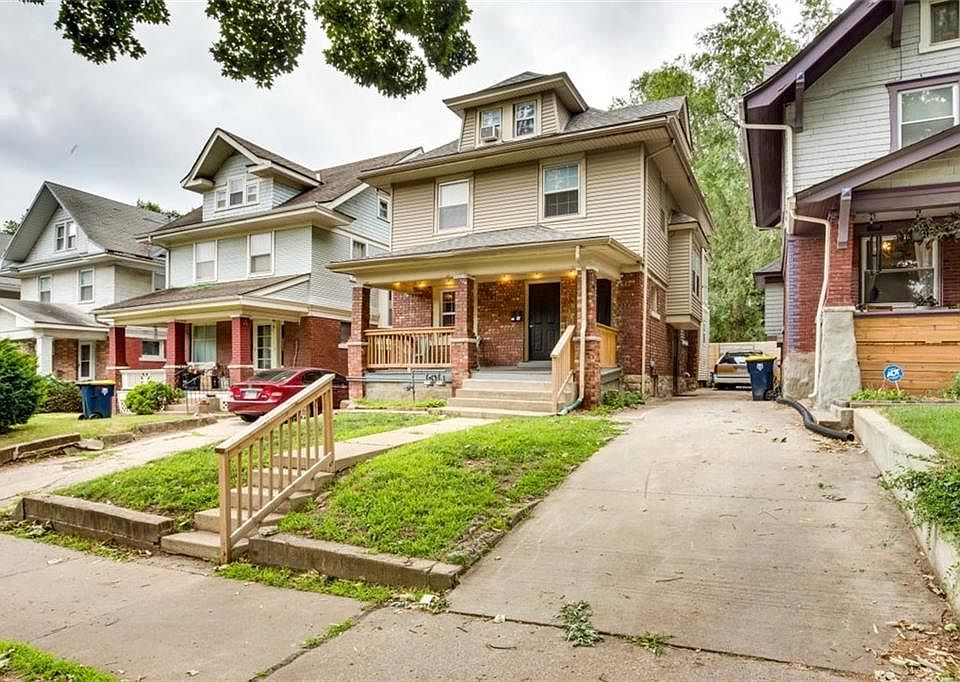 1st image of 831 W 39th Ter