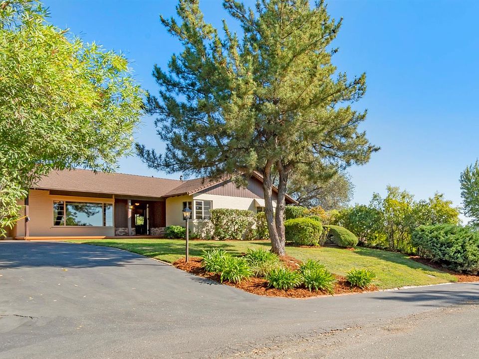 1st image of 520 Landis Cir