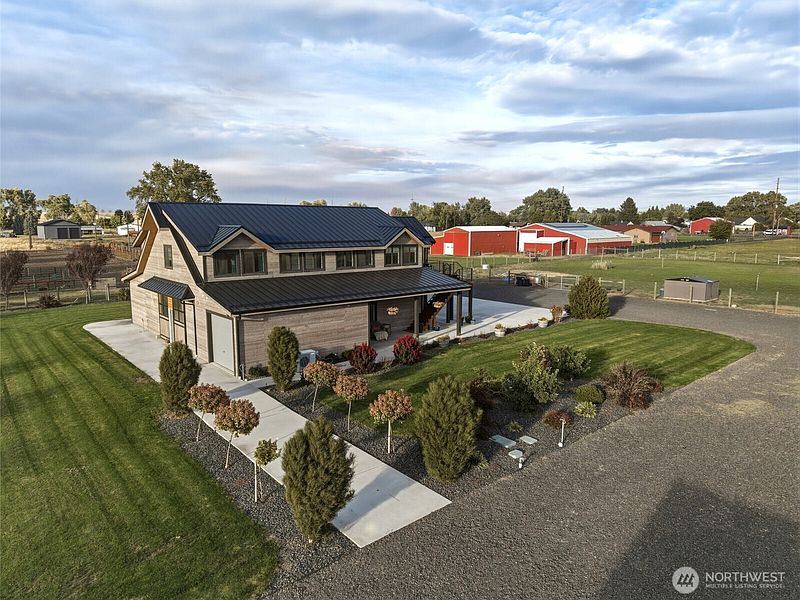 3rd image of 98 Pearmain Avenue