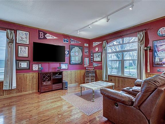4th image of 1501 Briar Hill Dr