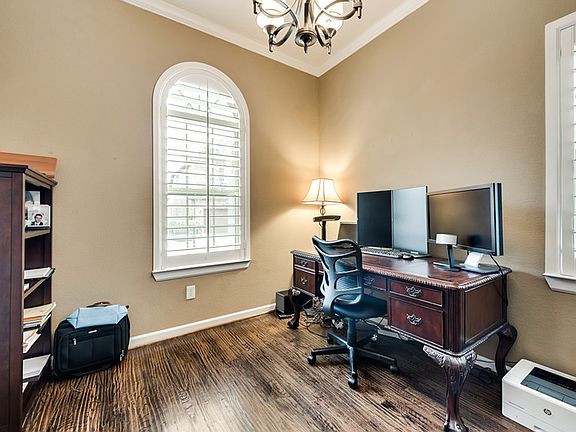 4th image of 2021 Garden Park Ct
