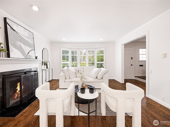 4th image of 1420 Bellevue Way SE #15