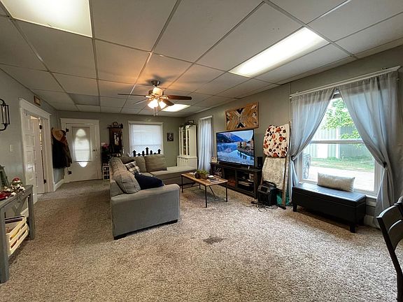 3rd image of 511 W Railroad St