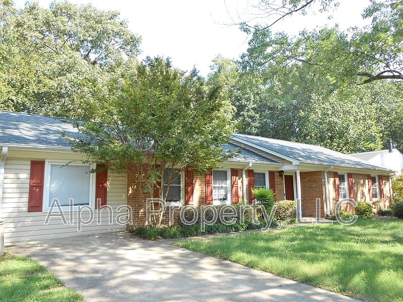 1st image of 20 Clearfield Rd