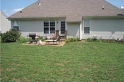 2nd image of 1121 Summerville Cir