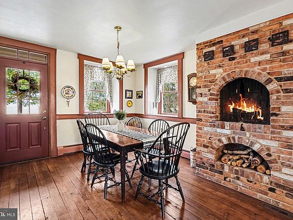 4th image of 950 W Spring Valley Rd