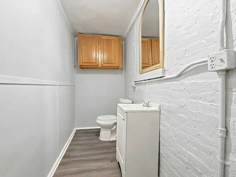 502 N Clayton St — Photo 8