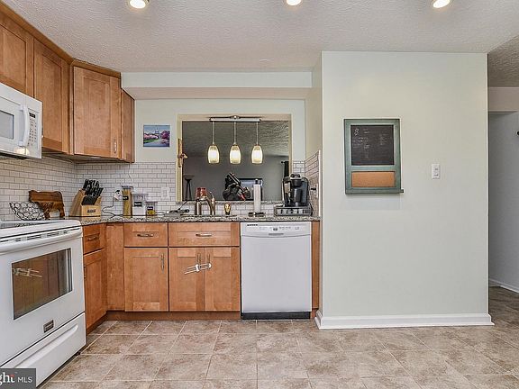 4th image of 9114 Aspenpark Ct