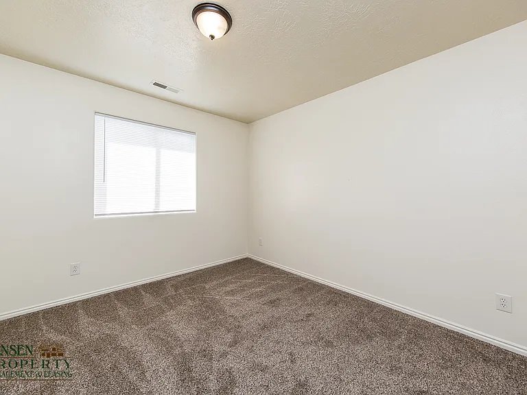 1042 N 1340 West Cir #2 — Photo 9