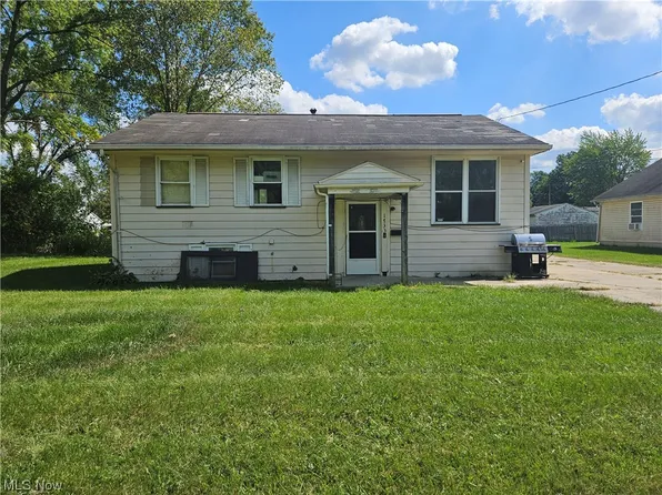 1733 Sweetbrier St SW, Warren, OH 44485