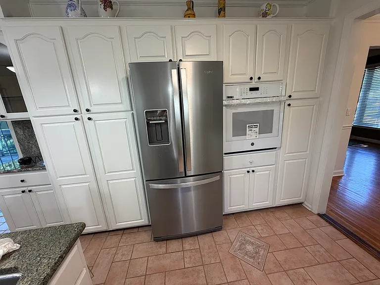 704 Sussex Ct — Photo 6