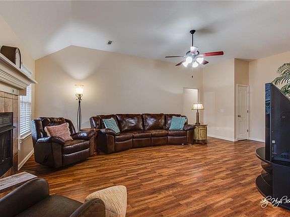 3rd image of 6012 S 39th St