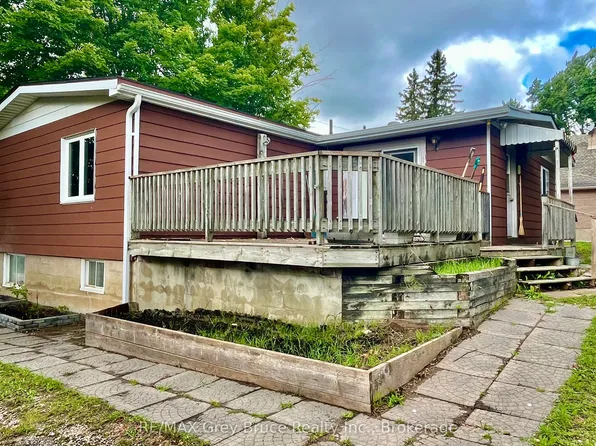 1069 7th Ave, Hanover, ON N4N 2K4