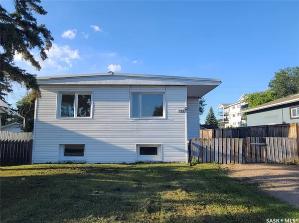 130 26th Street W, Prince Albert, SK S6V 4P9