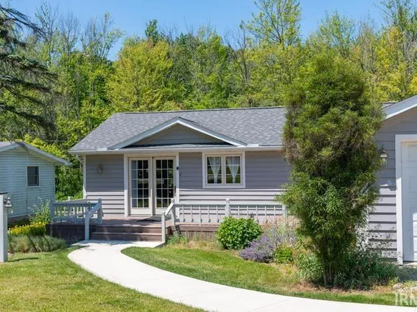 11397 NE Wawasee Dr, Syracuse, IN 46567