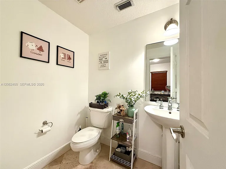 1033 SW 9th Ct #M-2 — Photo 12