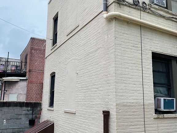 3rd image of 3018 35th St