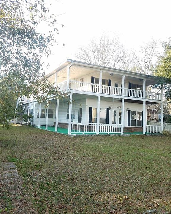 2nd image of 4213 Bay Front Rd