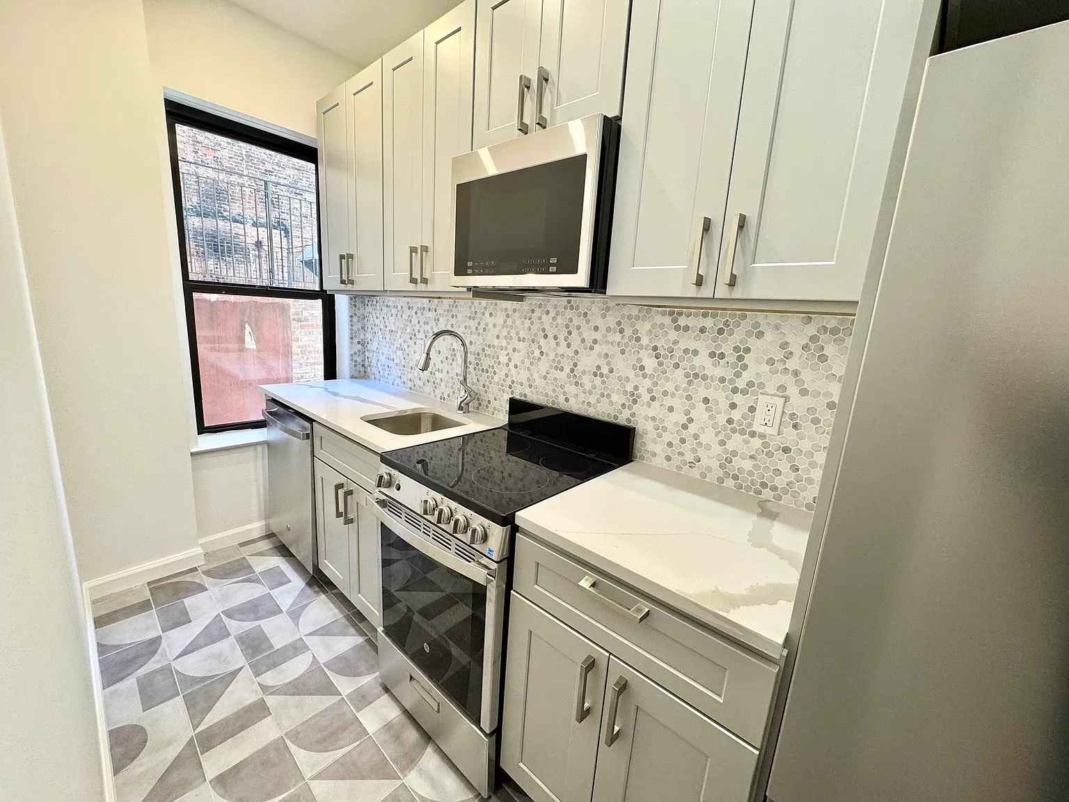 135 West Tenth Street — Photo 2