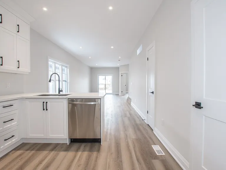 44 Hatter Ave — Photo 2