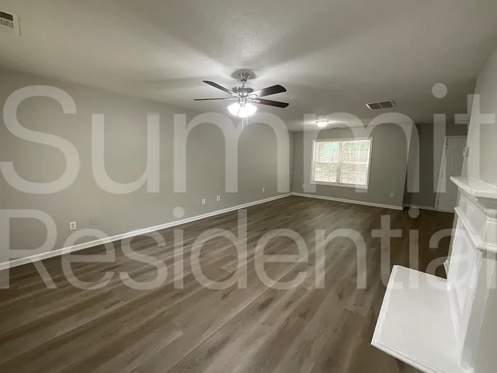 4 bed, 2.0 bath, 1687 sqft, $2,145 — Photo 3