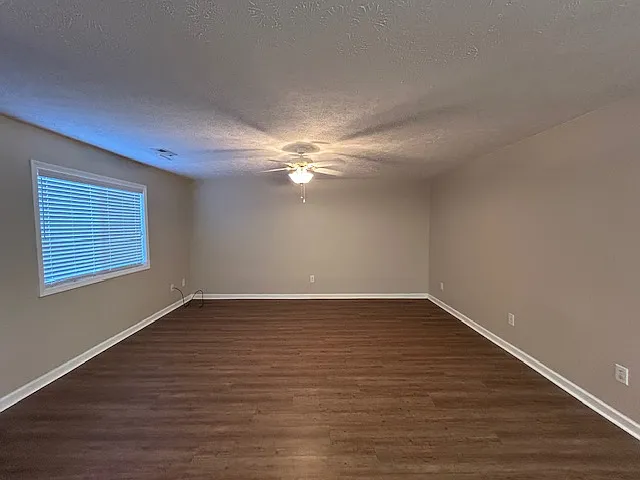 3 bed, 1300 sqft, $1,500 — Photo 4
