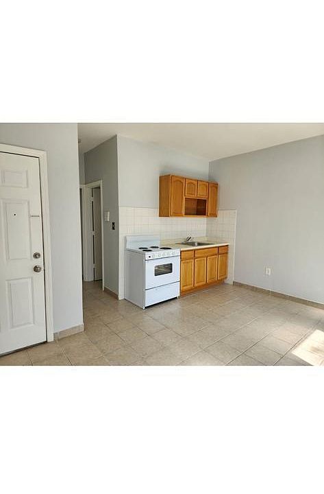 2nd image of 1090 William St Floor 1