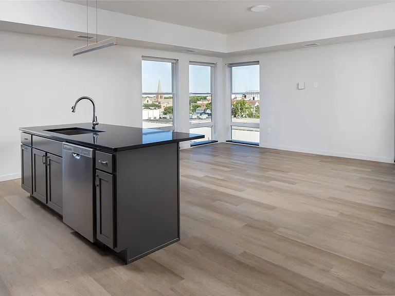 Riverhouse Apartments — Photo 19