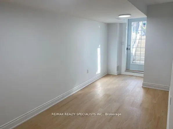 886 Francine Cres, Mississauga, ON L5V 0E2